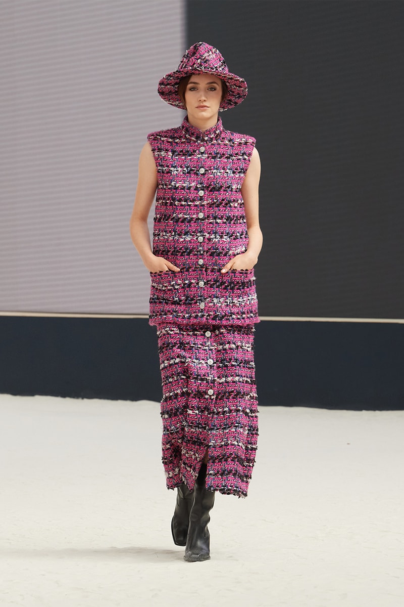 chanel fall/winter 2022 haute couture virginie viard pharrell williams runway dress tweed skirt suits hats 
