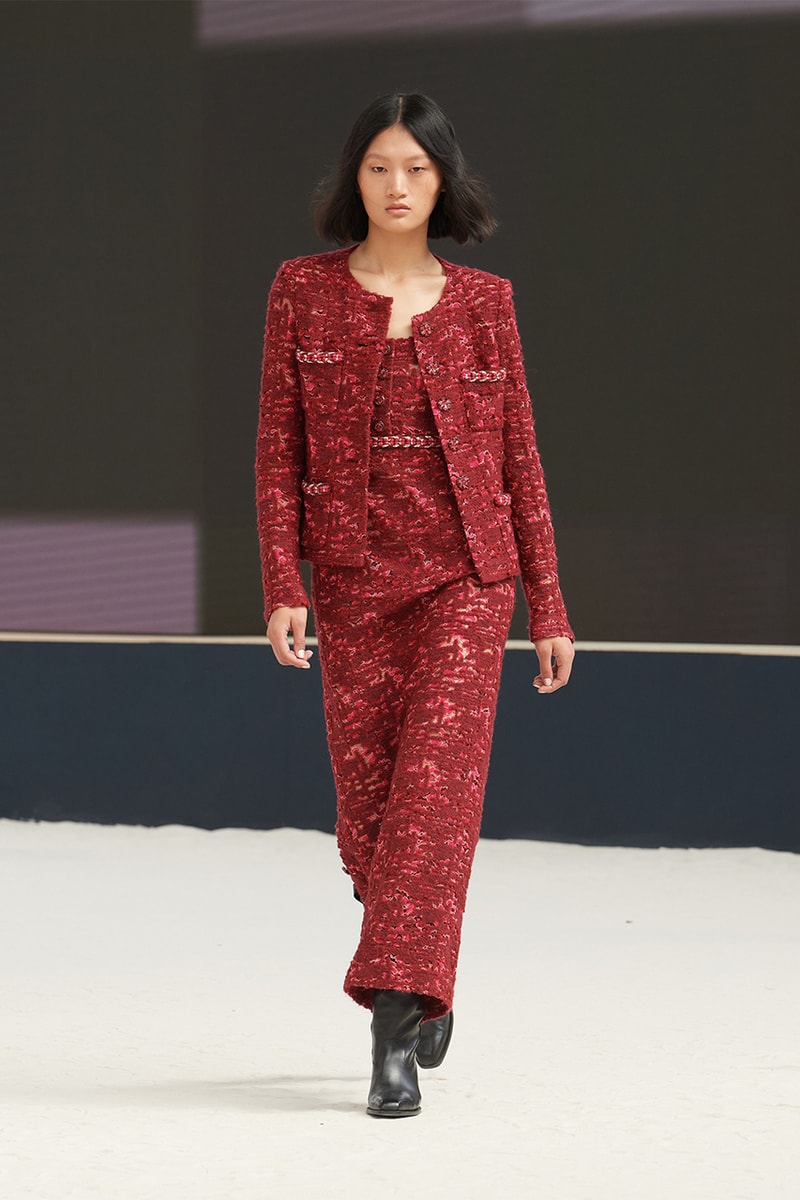 chanel fall/winter 2022 haute couture virginie viard pharrell williams runway dress tweed skirt suits hats 
