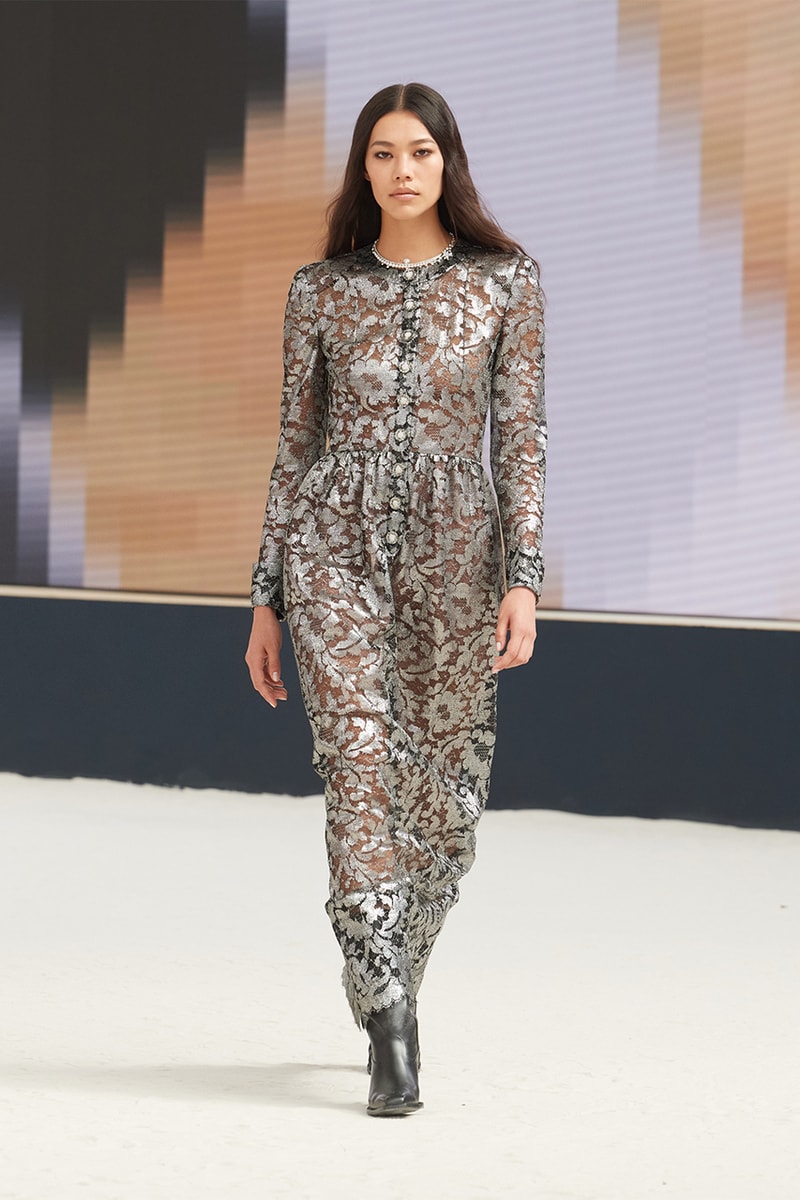 chanel fall/winter 2022 haute couture virginie viard pharrell williams runway dress tweed skirt suits hats 