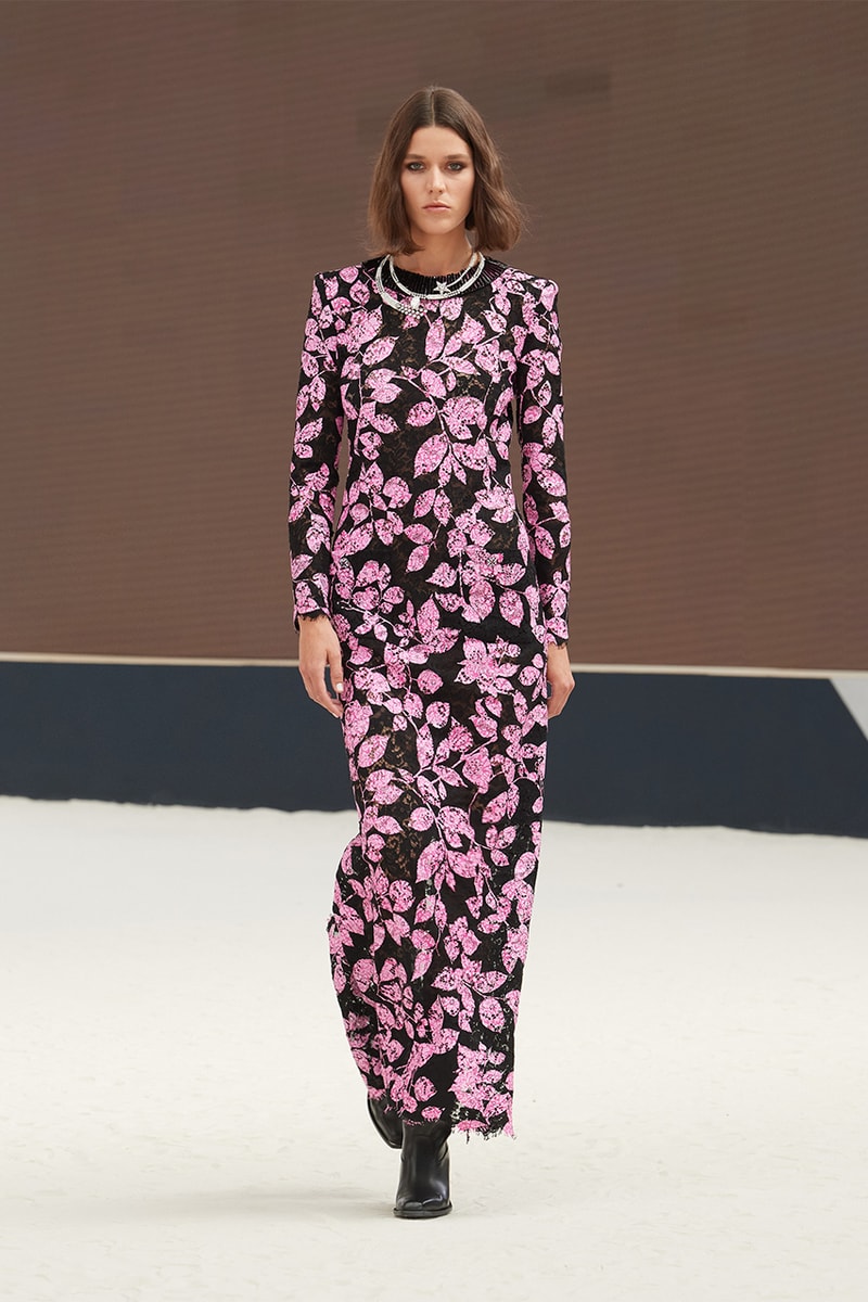 chanel fall/winter 2022 haute couture virginie viard pharrell williams runway dress tweed skirt suits hats 