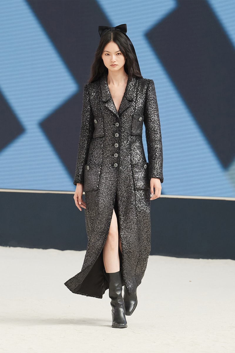 chanel fall/winter 2022 haute couture virginie viard pharrell williams runway dress tweed skirt suits hats 