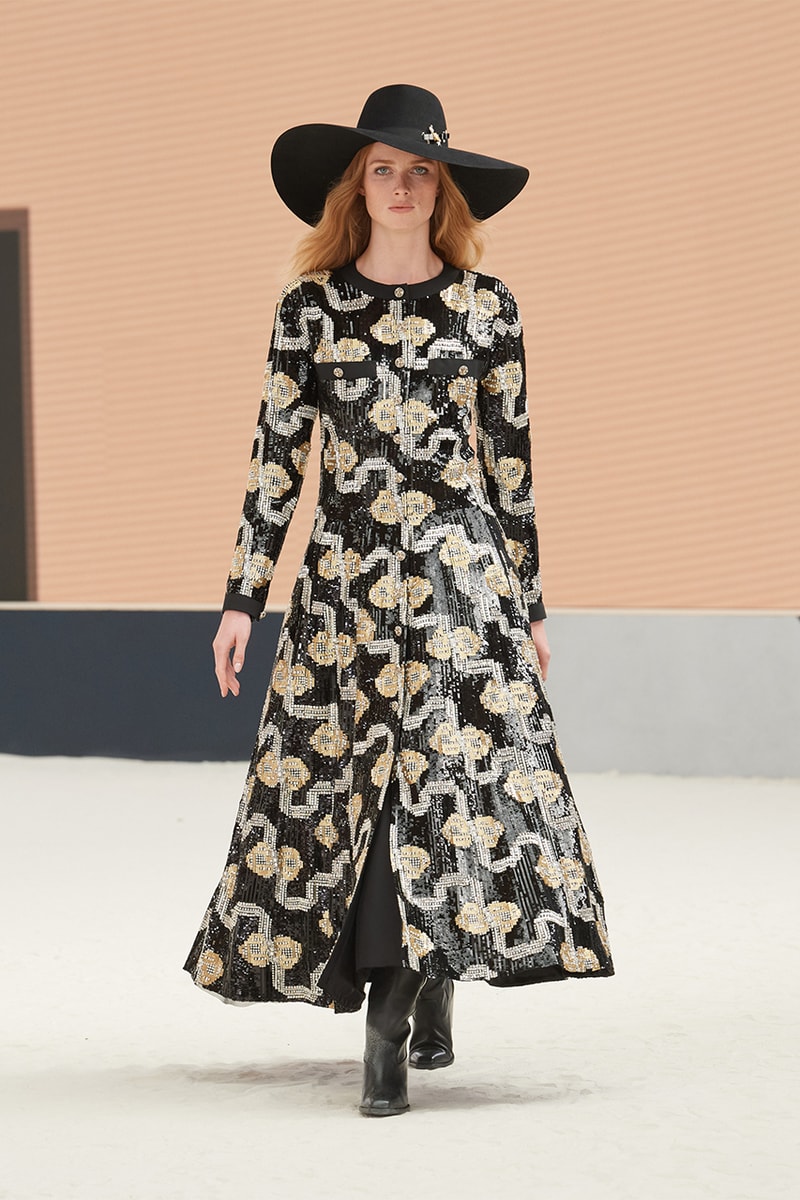 chanel fall/winter 2022 haute couture virginie viard pharrell williams runway dress tweed skirt suits hats 
