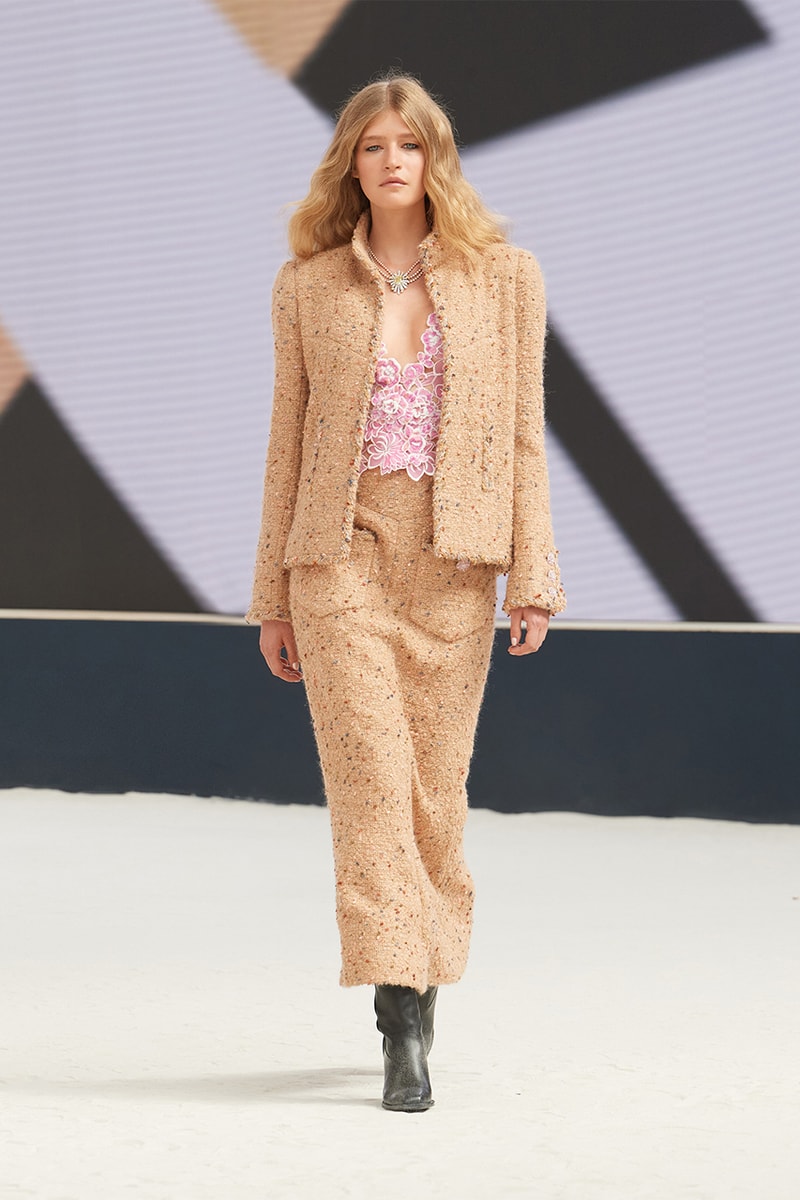 chanel fall/winter 2022 haute couture virginie viard pharrell williams runway dress tweed skirt suits hats 