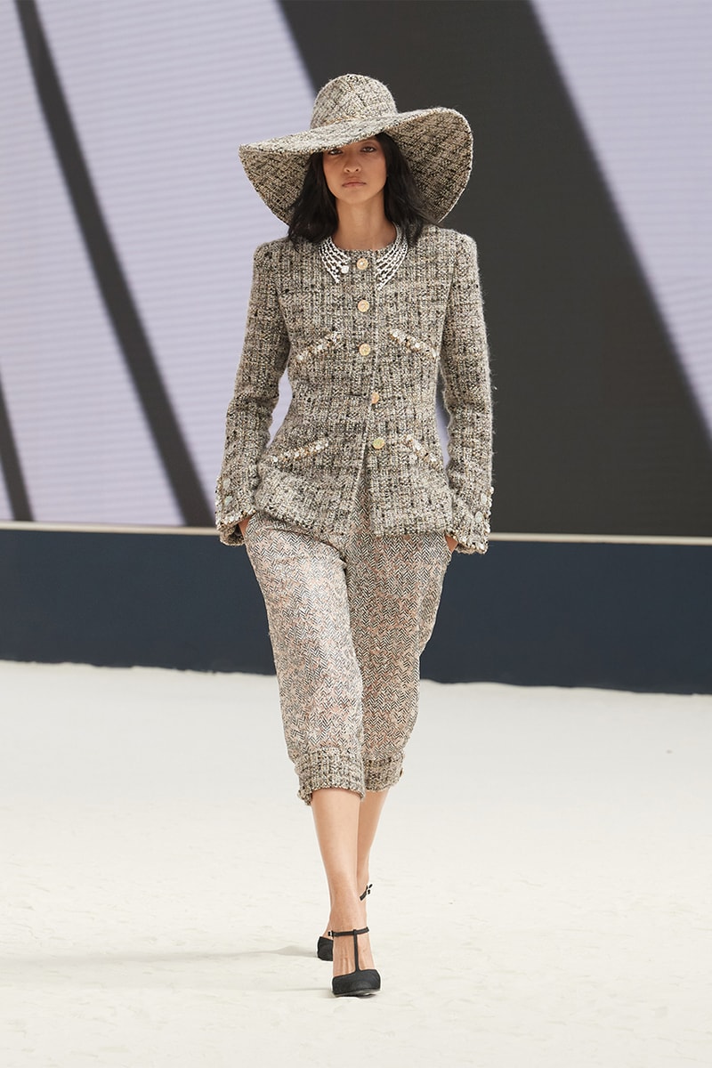chanel fall/winter 2022 haute couture virginie viard pharrell williams runway dress tweed skirt suits hats 