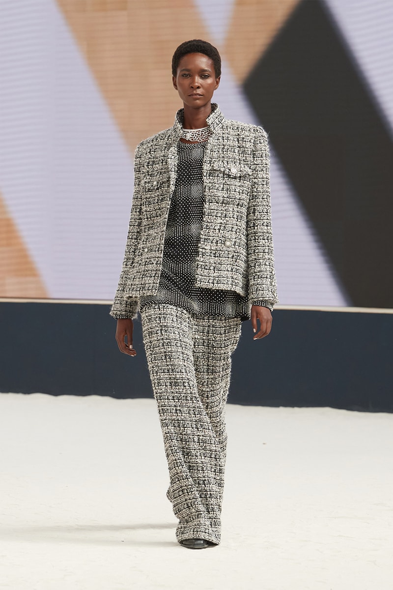 chanel fall/winter 2022 haute couture virginie viard pharrell williams runway dress tweed skirt suits hats 