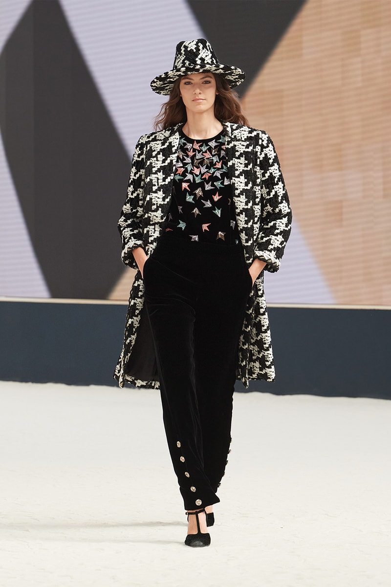 chanel fall/winter 2022 haute couture virginie viard pharrell williams runway dress tweed skirt suits hats 
