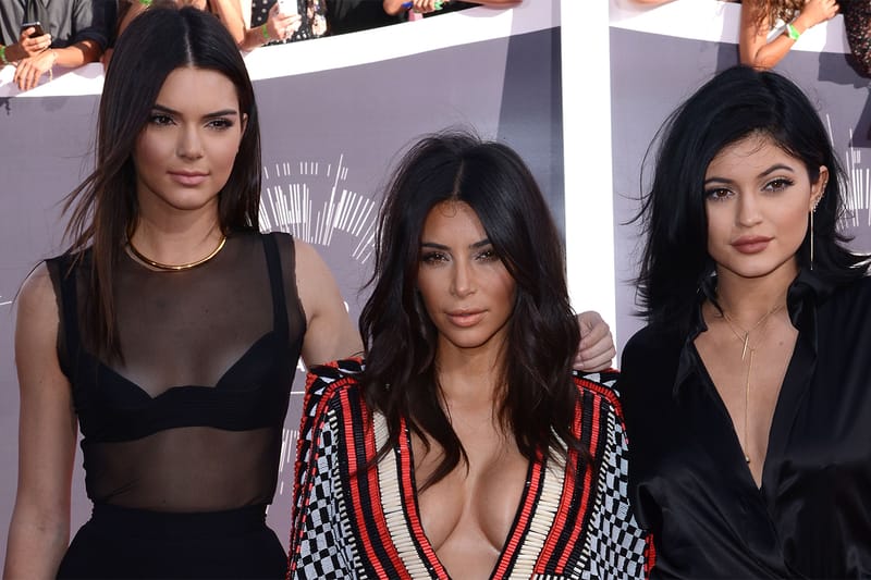 Social Media Has Revived the 2014 Tumblr-Girl Makeup Era For Fall 2022