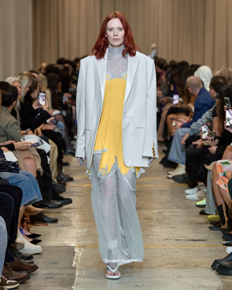 burberry london fashion week runway showcase kanye west bella hadid