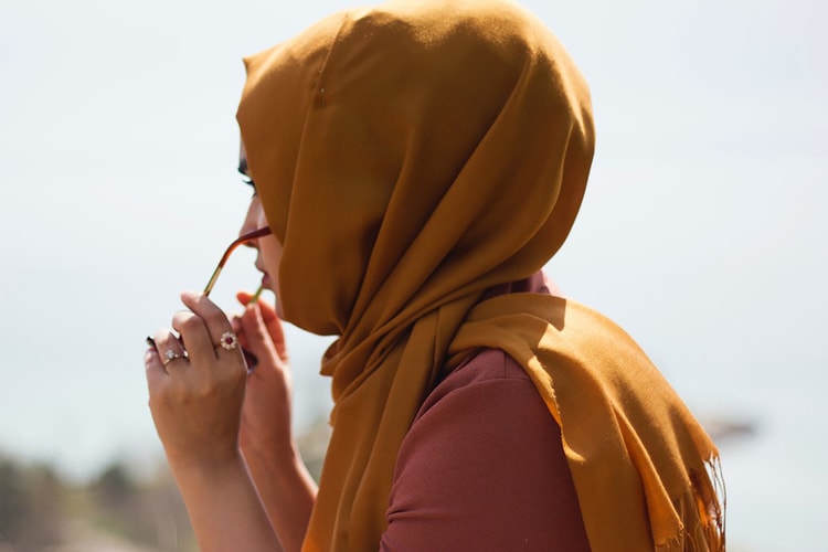 Iranian Women Cut Their Hair in Protest to Mahsa Amini's Murder