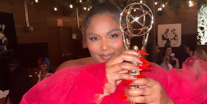 Lizzo Sports Red Jelly Nails at 2022 Emmy Awards | Hypebae Lizzo Sports Red Jelly Nails at 2022 Emmy Awards | Hypebae