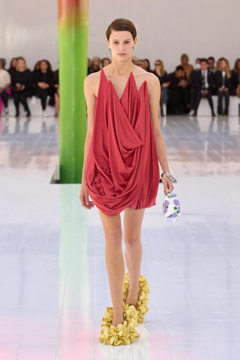 Loewe Brings Balloon Pumps to the Runway | Hypebae Loewe Brings Balloon Pumps to the Runway | Hypebae