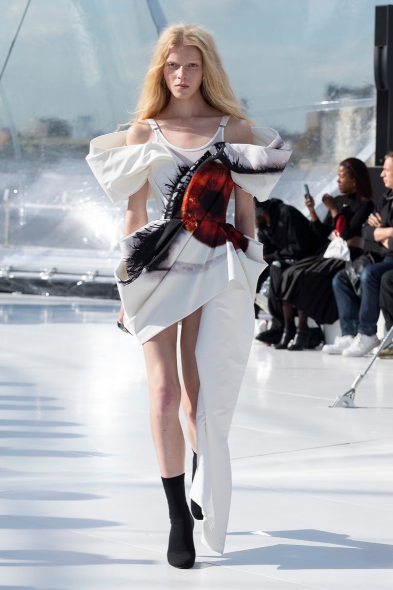 alexander mcqueen spring summer 2023 naomi campbell london fashion week dresses