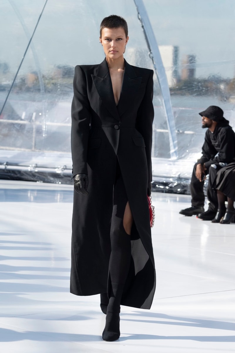 alexander mcqueen spring summer 2023 naomi campbell london fashion week dresses