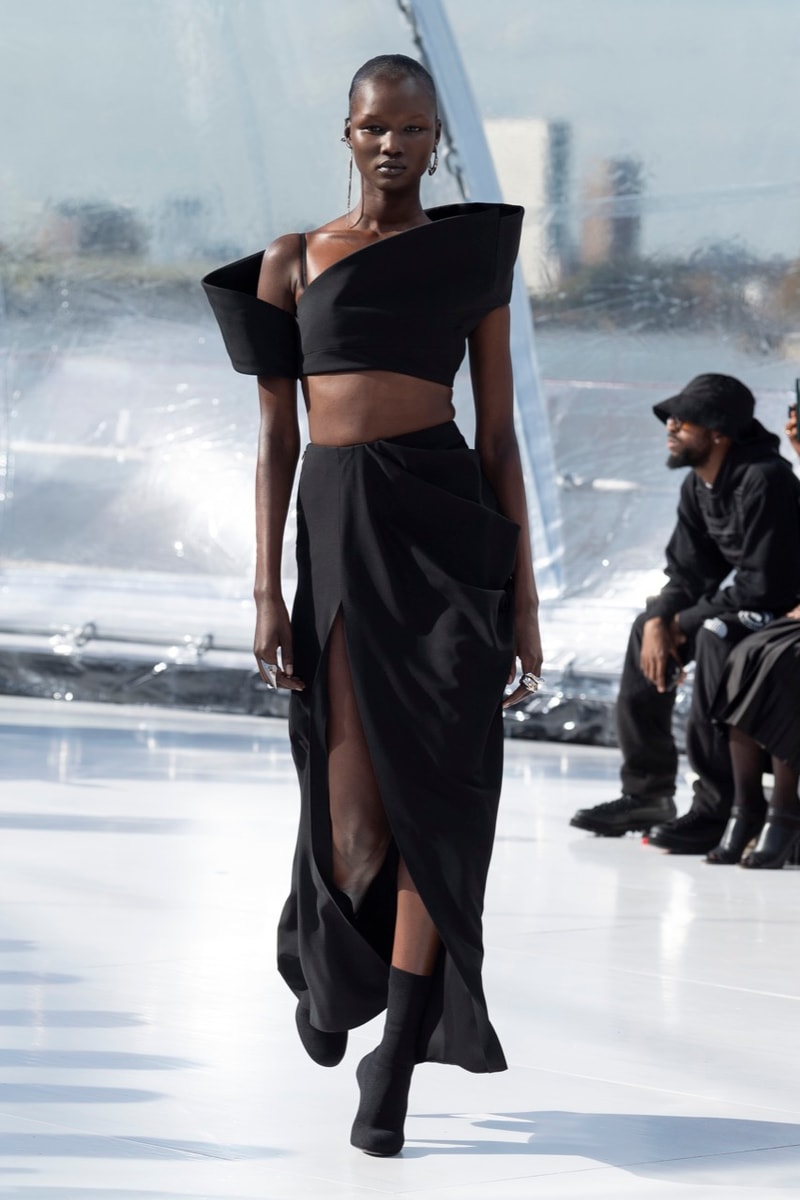 alexander mcqueen spring summer 2023 naomi campbell london fashion week dresses