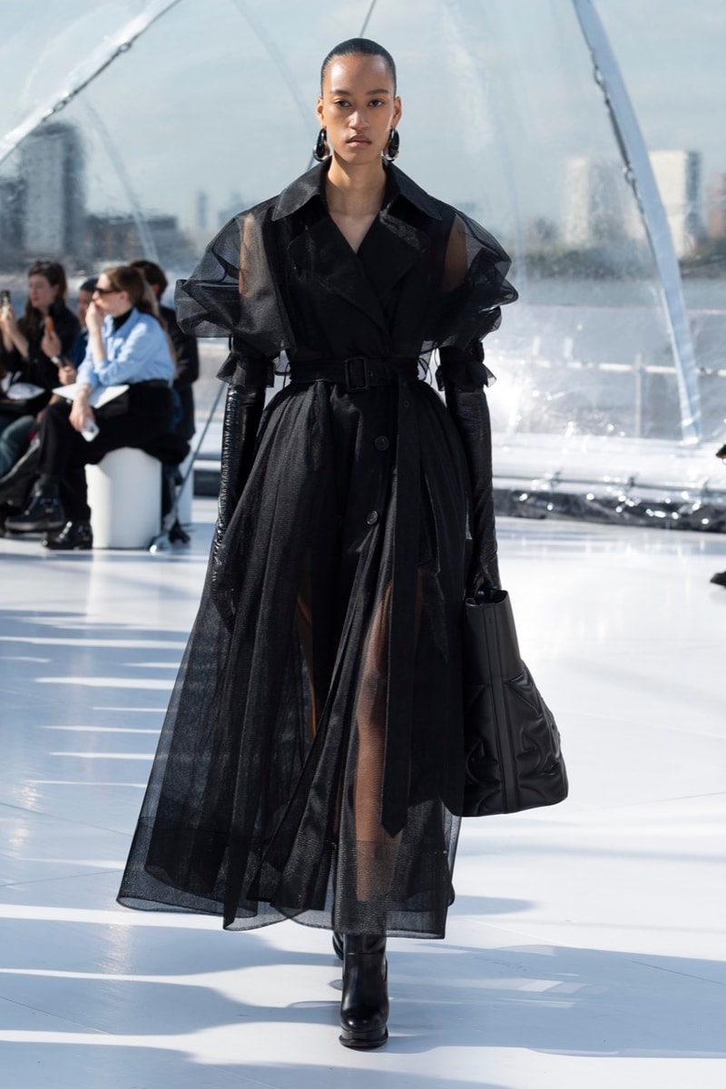 alexander mcqueen spring summer 2023 naomi campbell london fashion week dresses