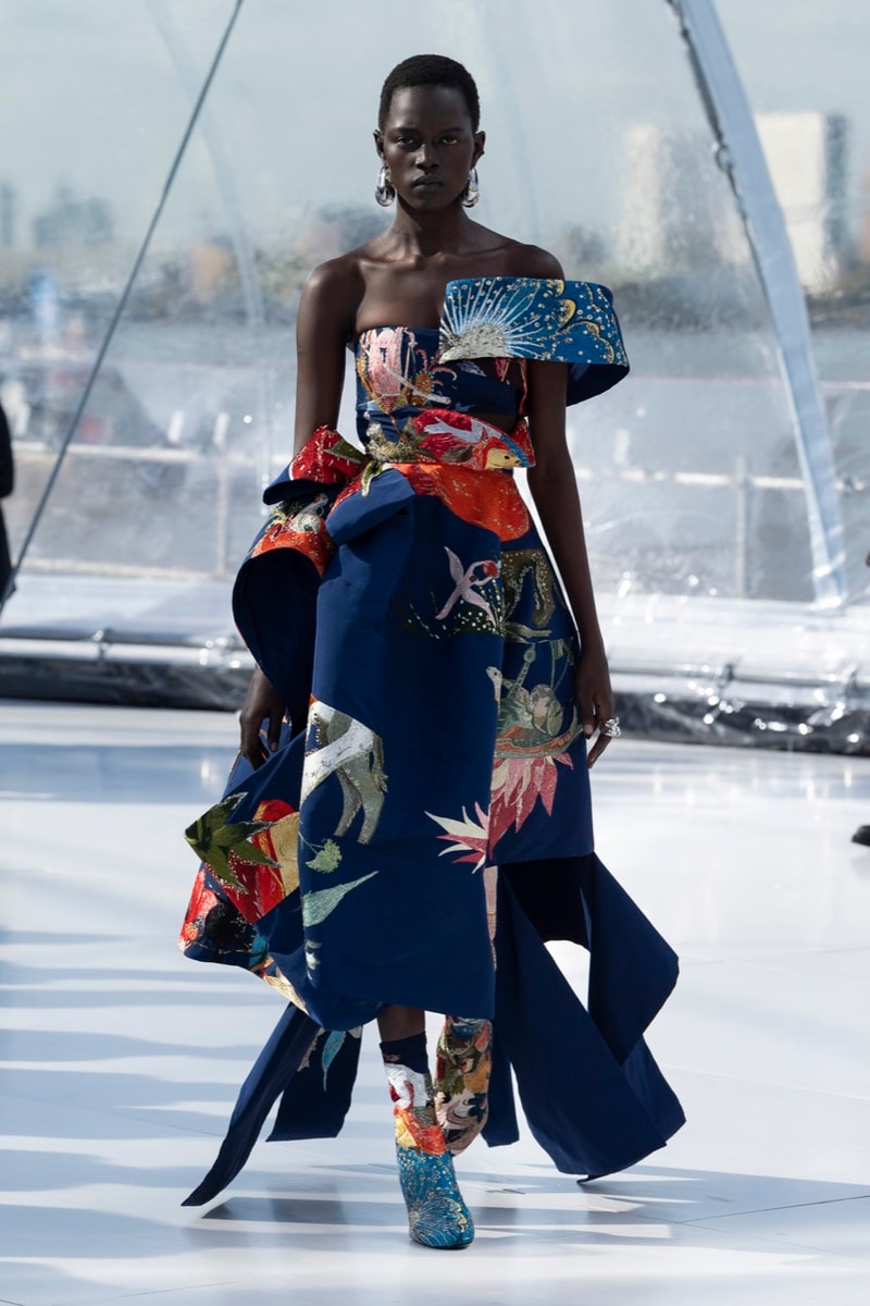 alexander mcqueen spring summer 2023 naomi campbell london fashion week dresses