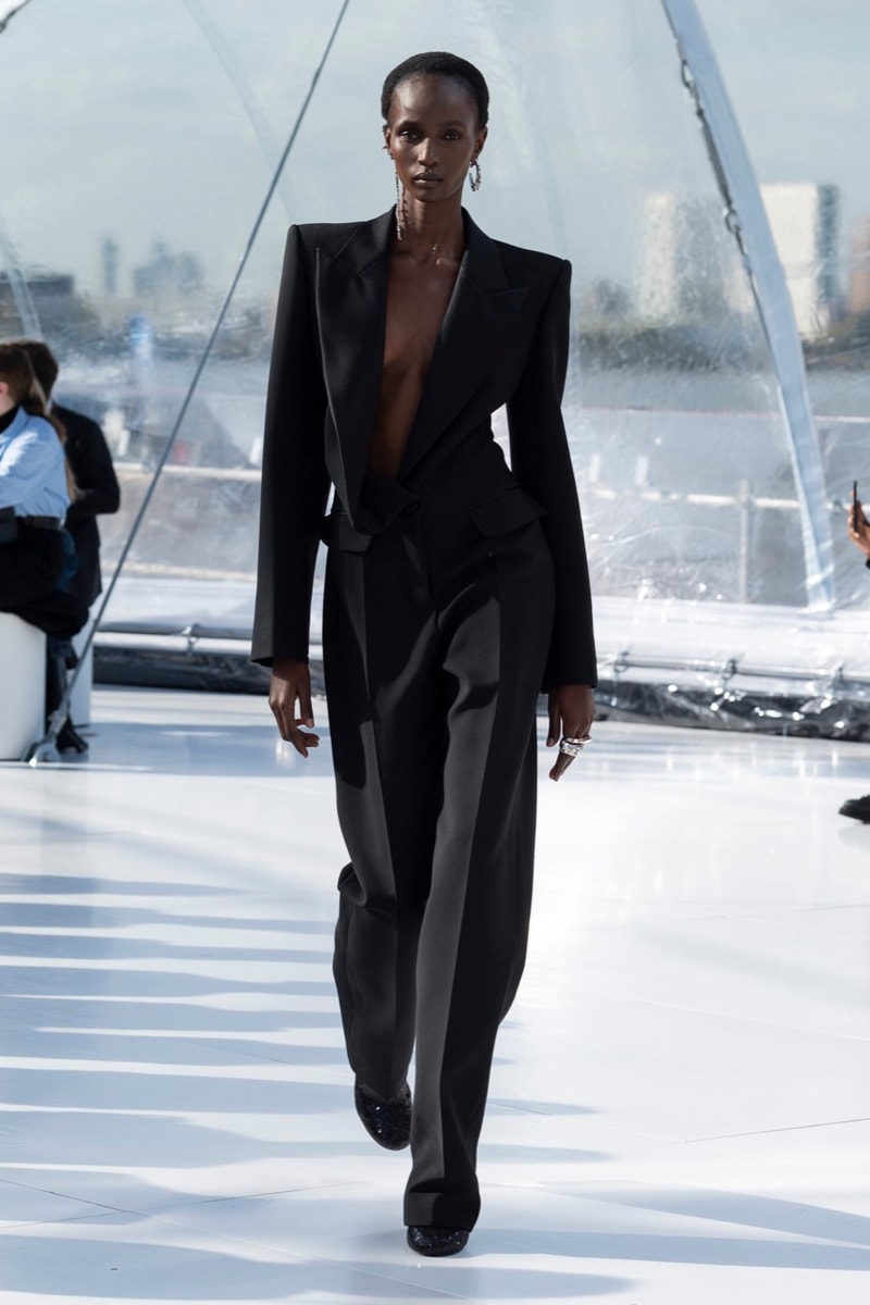 alexander mcqueen spring summer 2023 naomi campbell london fashion week dresses