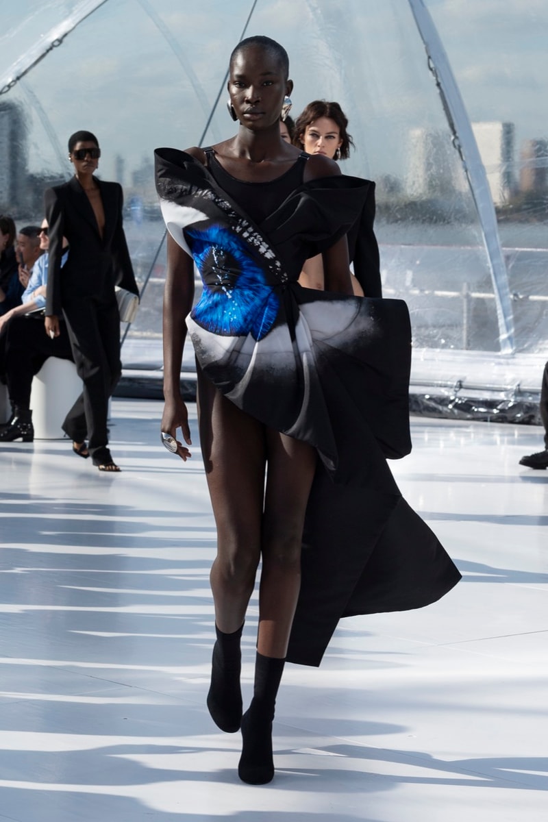 alexander mcqueen spring summer 2023 naomi campbell london fashion week dresses