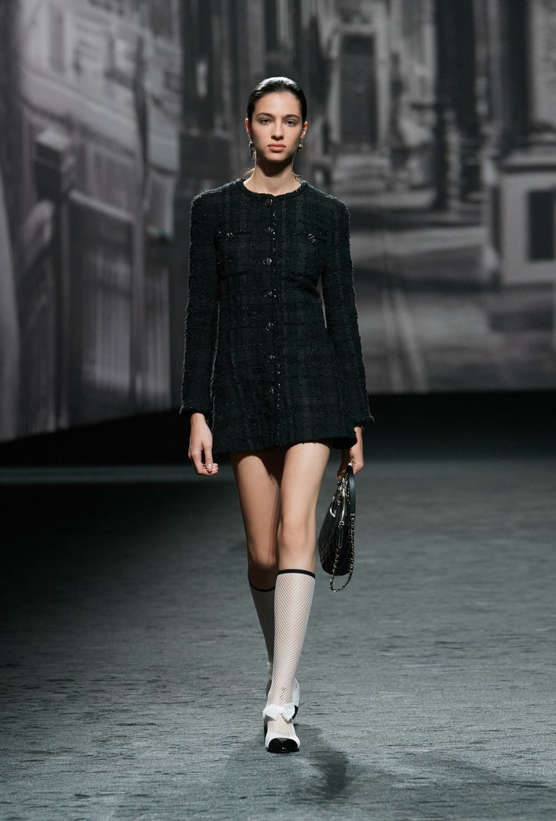 Chanel Showcases SS23 Collection Kristen Stewart BLACKPINK Jennie Naomi Campbell Halsey