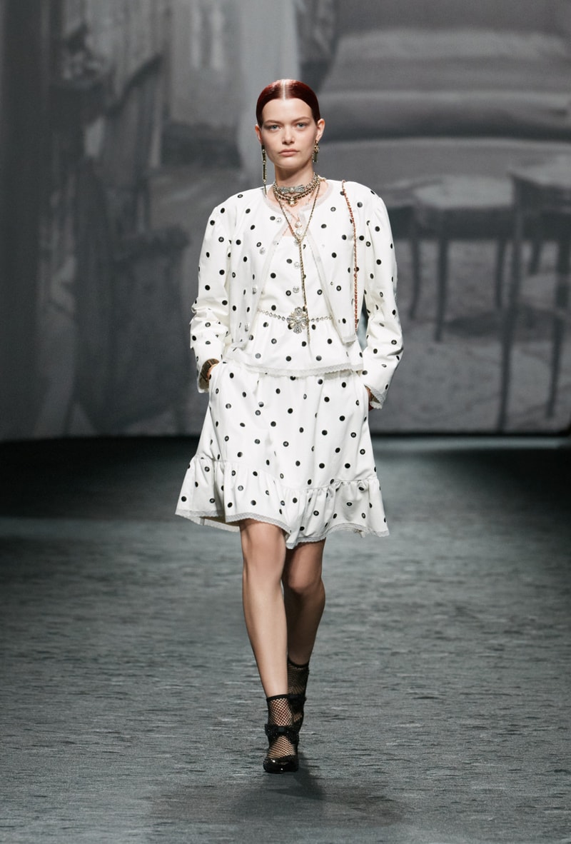 Chanel Showcases SS23 Collection Kristen Stewart BLACKPINK Jennie Naomi Campbell Halsey