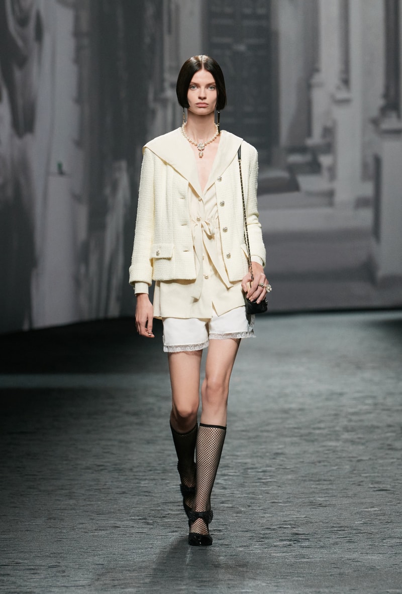 Chanel Showcases SS23 Collection Kristen Stewart BLACKPINK Jennie Naomi Campbell Halsey