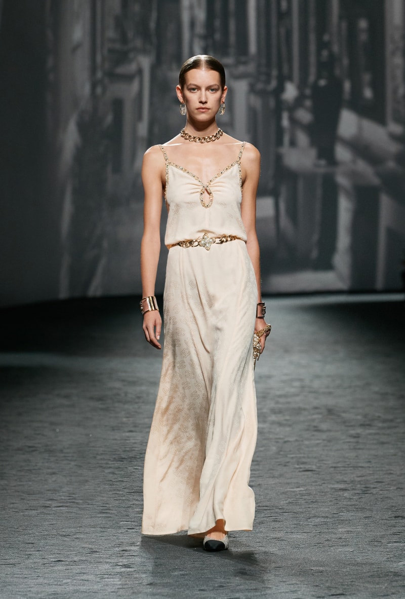 Chanel Showcases SS23 Collection Kristen Stewart BLACKPINK Jennie Naomi Campbell Halsey