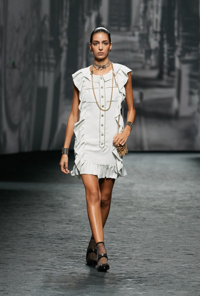 Chanel Showcases SS23 Collection Kristen Stewart BLACKPINK Jennie Naomi Campbell Halsey