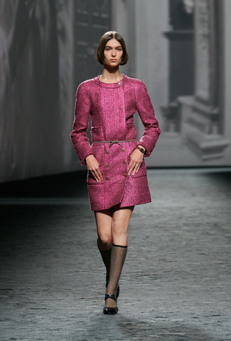 Chanel Showcases SS23 Collection Kristen Stewart BLACKPINK Jennie Naomi Campbell Halsey