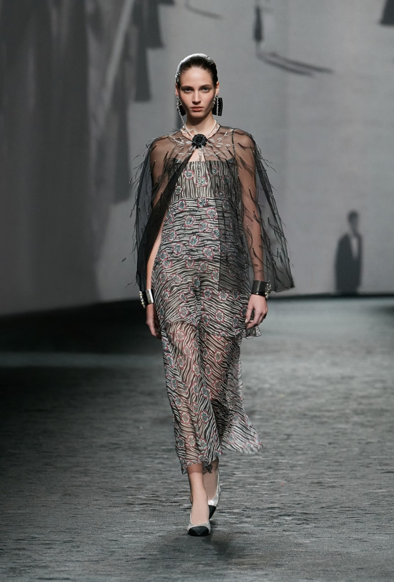 Chanel Showcases SS23 Collection Kristen Stewart BLACKPINK Jennie Naomi Campbell Halsey