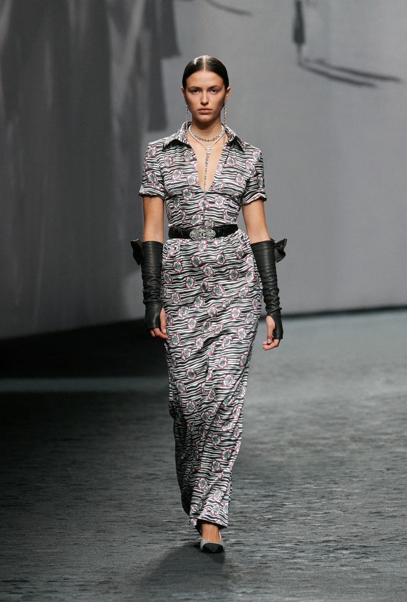 Chanel Showcases SS23 Collection Kristen Stewart BLACKPINK Jennie Naomi Campbell Halsey