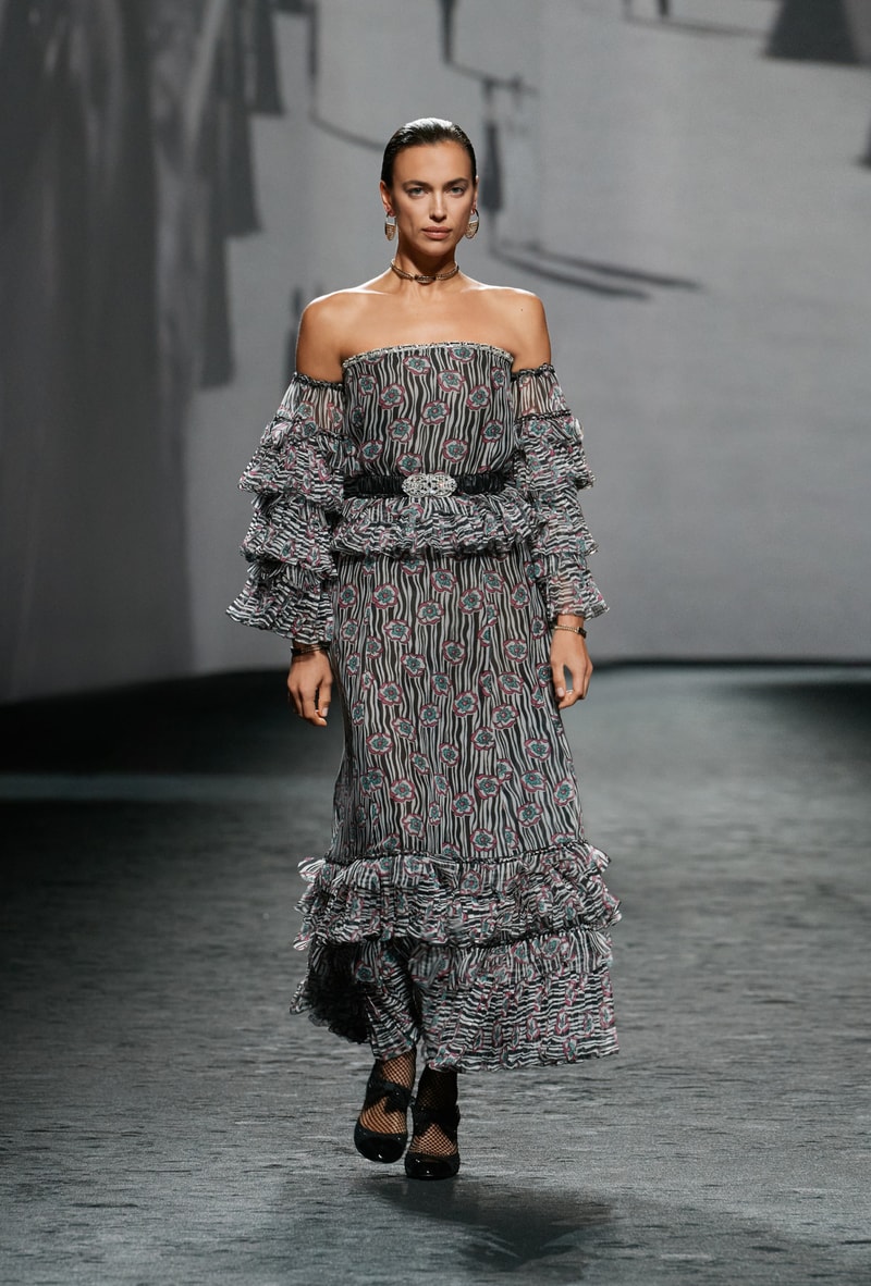 Chanel Showcases SS23 Collection Kristen Stewart BLACKPINK Jennie Naomi Campbell Halsey