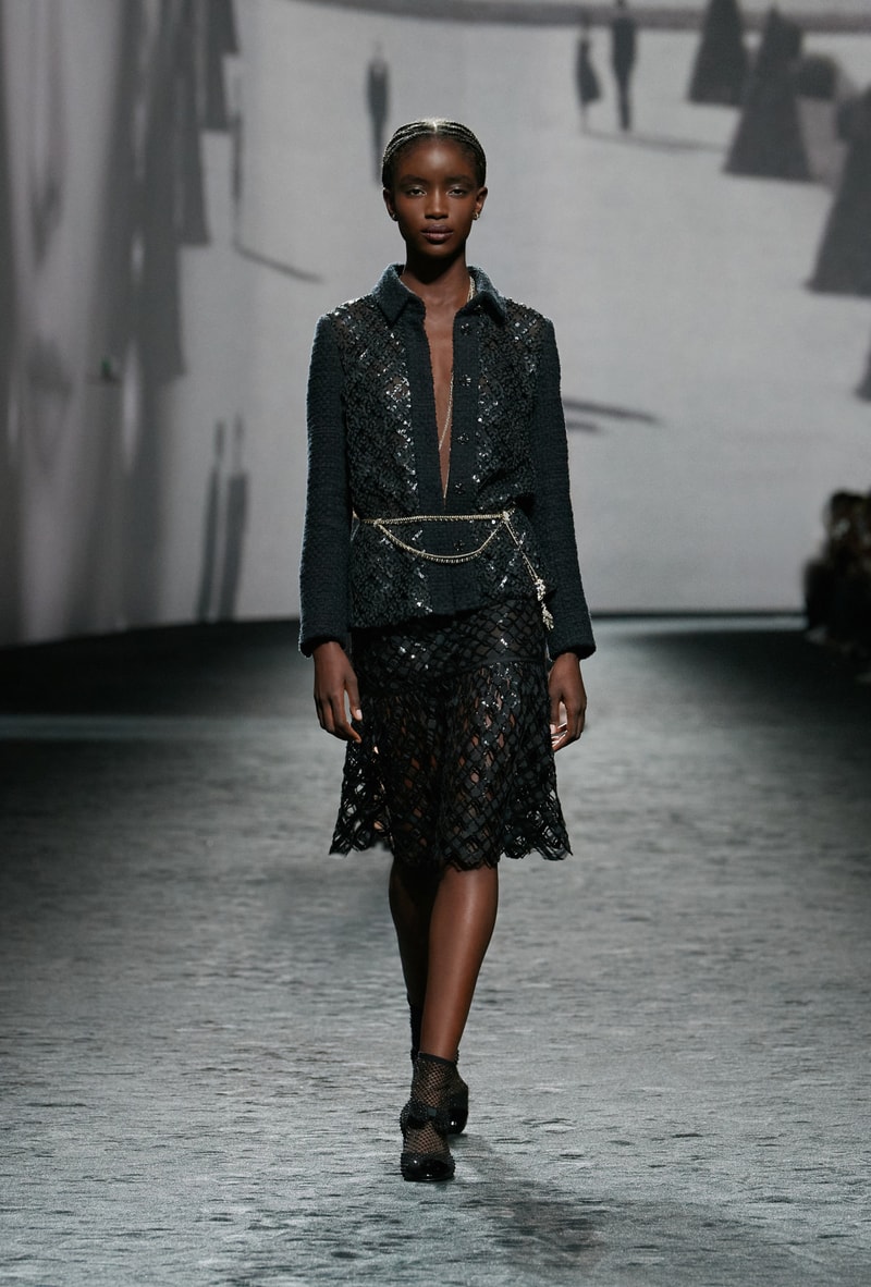 Chanel Showcases SS23 Collection Kristen Stewart BLACKPINK Jennie Naomi Campbell Halsey