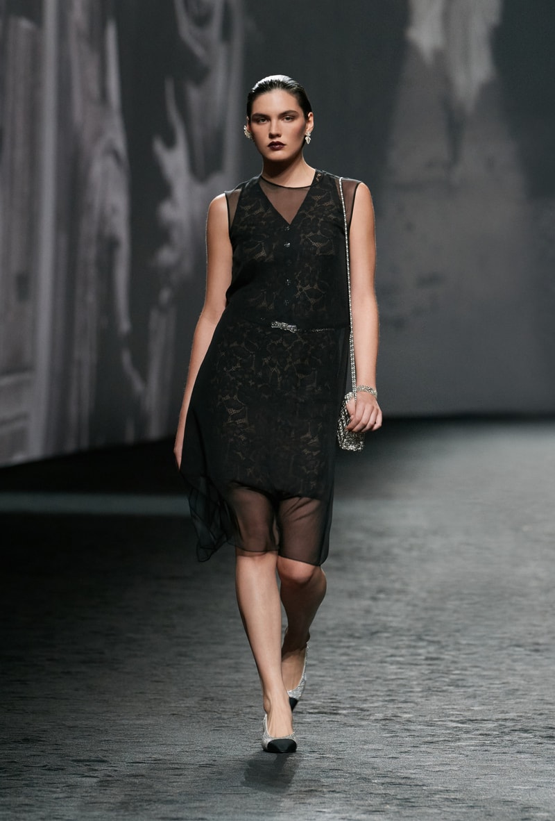 Chanel Showcases SS23 Collection Kristen Stewart BLACKPINK Jennie Naomi Campbell Halsey