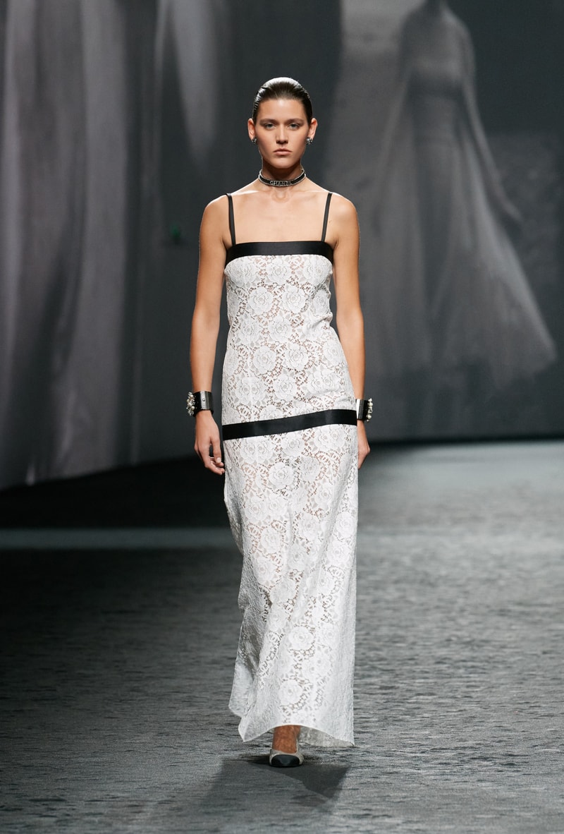 Chanel Showcases SS23 Collection Kristen Stewart BLACKPINK Jennie Naomi Campbell Halsey