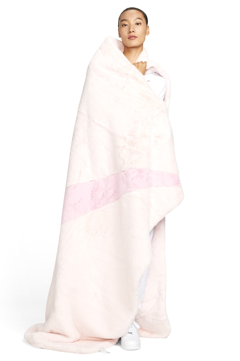 nike sportswear blanket faux fur swoosh logo pinkfoam velvet brown do3793-220 do3793-640 cave stone release date