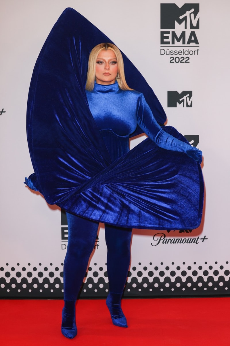 mtv ema celebrity award show dresses taylor swift rita ora 
