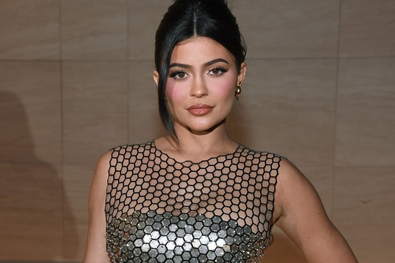 Kylie Jenner rockabilly victory roll hairstyle thierry mugler exhibition new york city