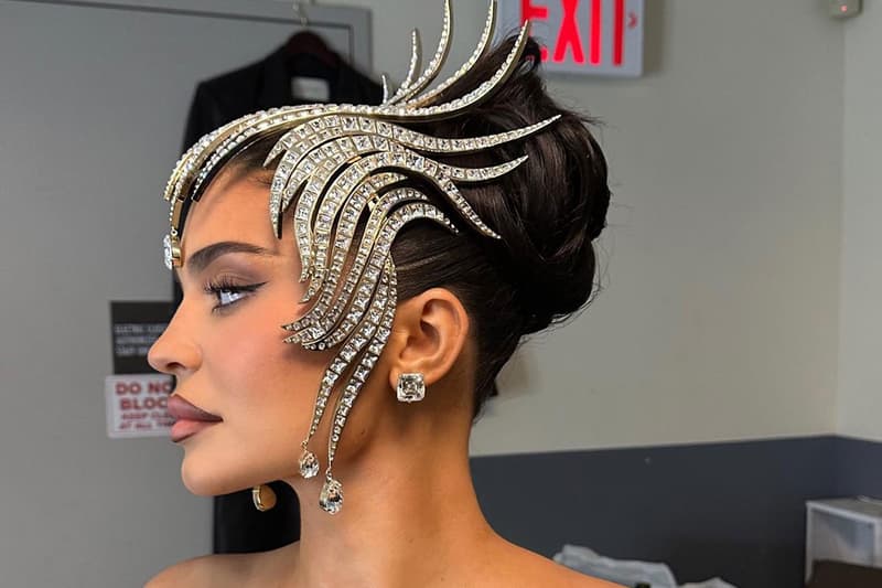 Kylie Jenner Wears Mugler Crown to Exhibition | Hypebae