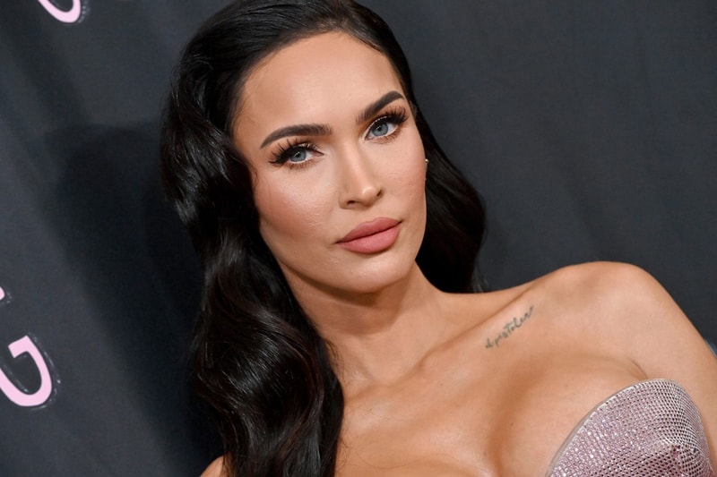 tiktok beauty trend siren lip gloss liner makeup tutorial old hollywood bombshell megan fox