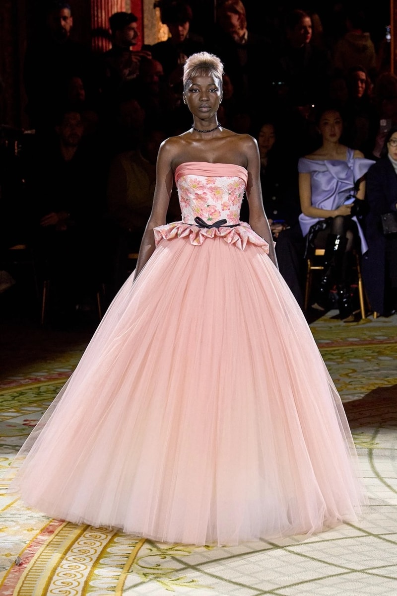 viktor and rolf pink dress Paris Haute-Couture : Viktor & Rolf, la mode slogans