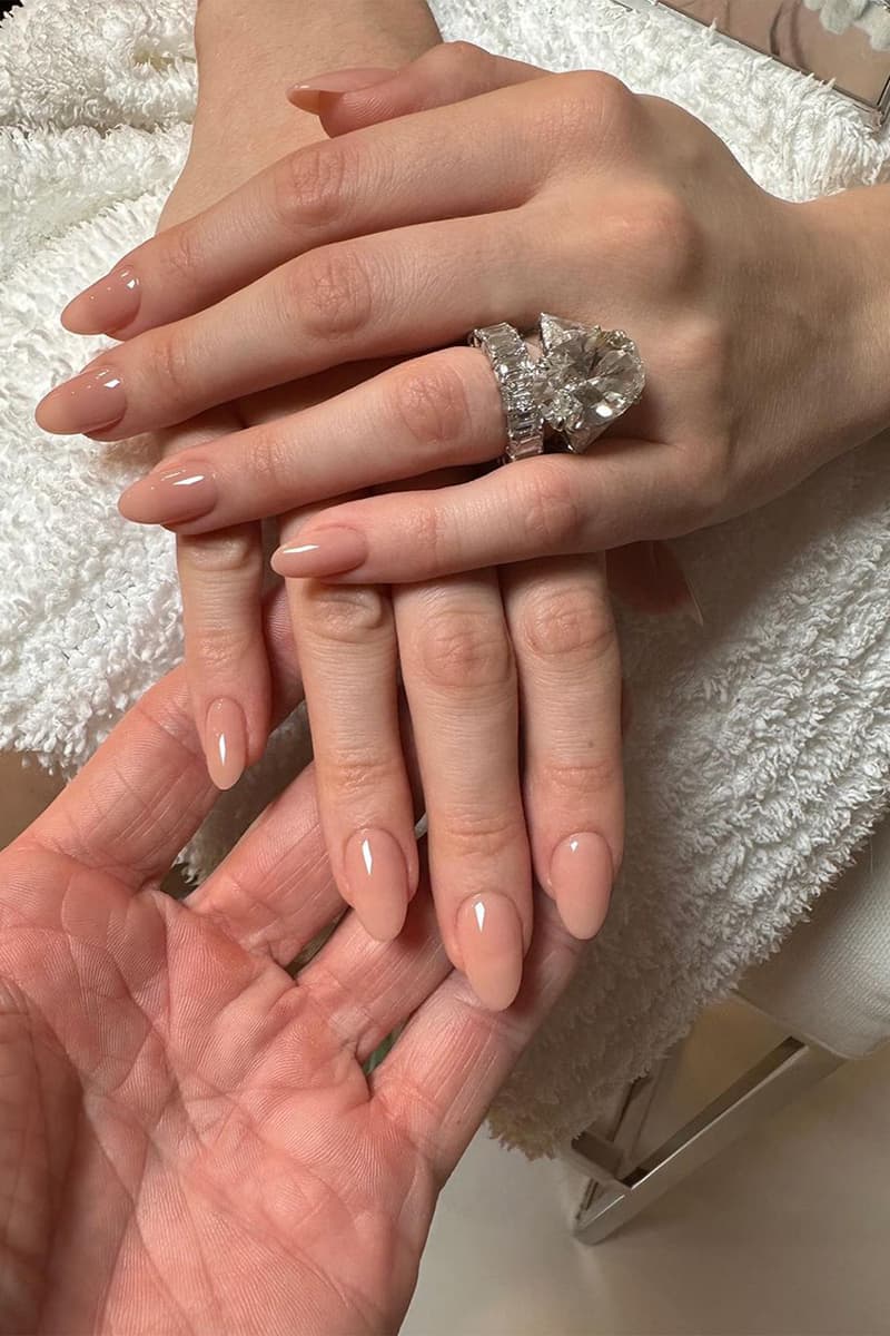 Lip Gloss Nails manicure trend photos instagram