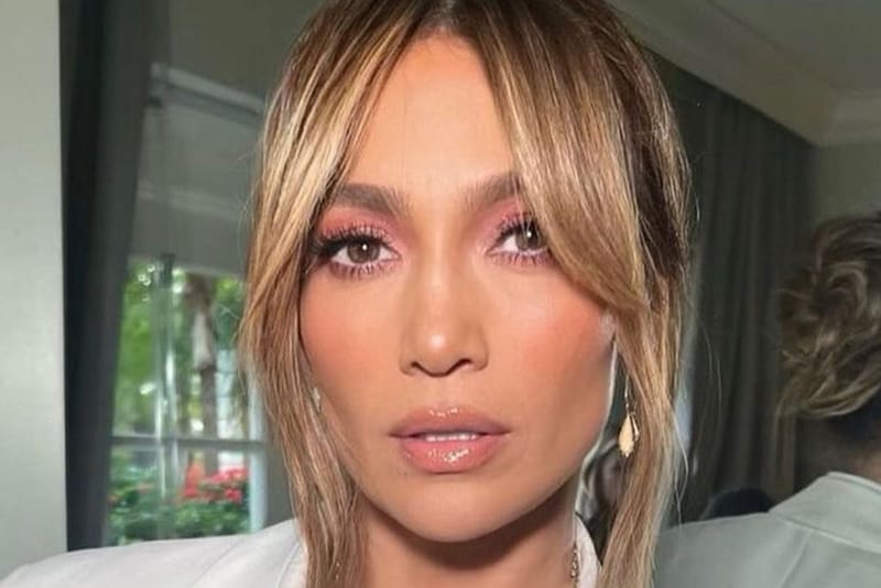 A Makeup Artist Shares the Celebrity Lip Liner Hack for a Red Carpet Pout