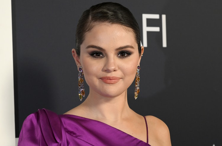 Selena Gomez's Throwback Jr High Bob Is Giving Major ‘70s Vibes