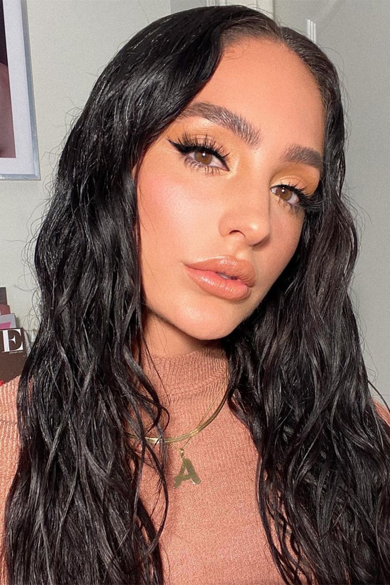 TikTok shower makeup trend lipstick lipgloss huda kattan