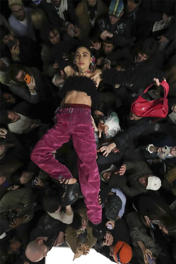 sunnei milan fashion week trust fall crowdsurfing show