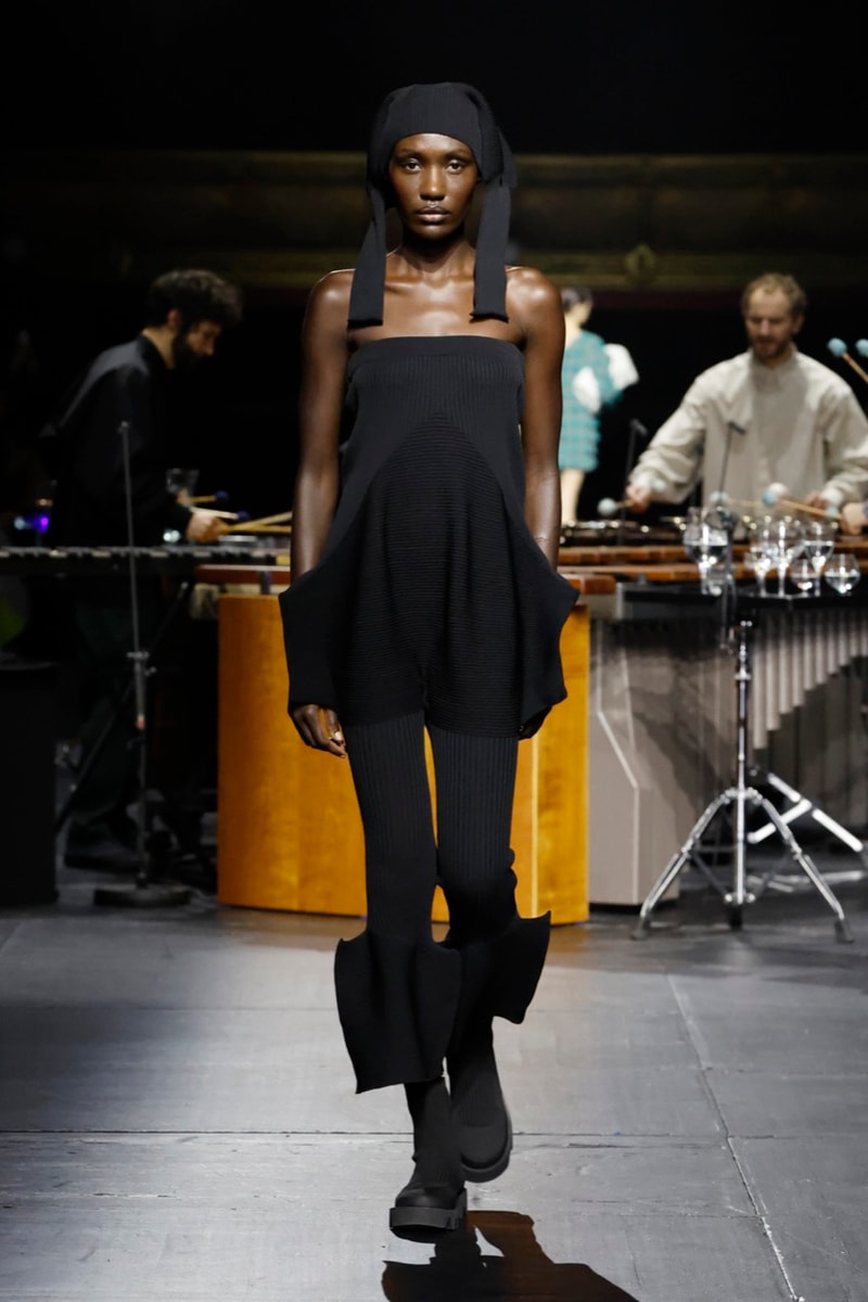 issey miyake paris fashion week runway mirrors music