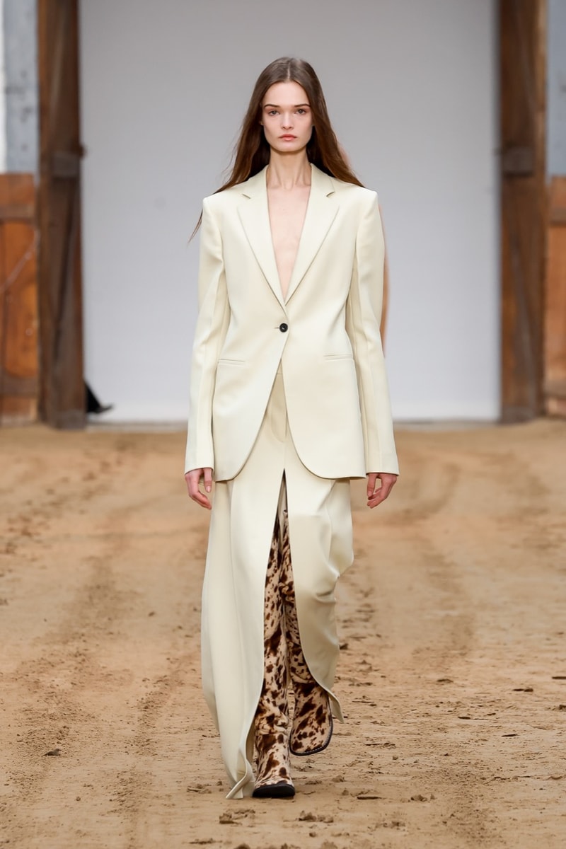 stella mccartney paris fashion week horses runway