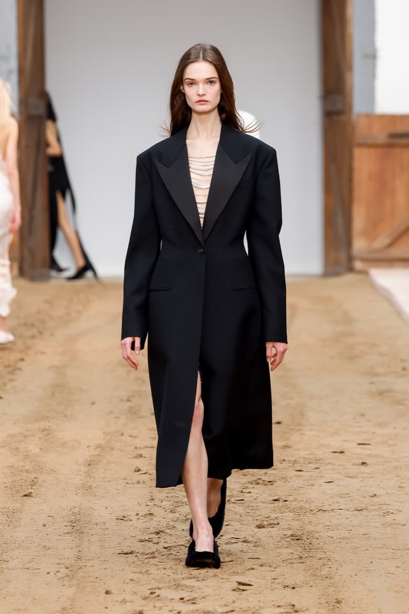 stella mccartney paris fashion week horses runway