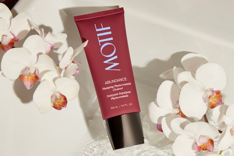 I Tried This "Facial In a Bottle" Cleanser and Relearned What the Mythical Moment of "Me" Time Meant