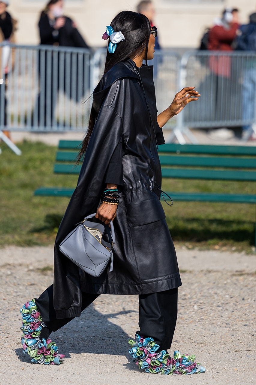 Hailey Bieber Coquette Hair Bow Trend Sandy Liang New Yorj Fashion Week Naomi Campbell Loewe Paris Fashion Week
